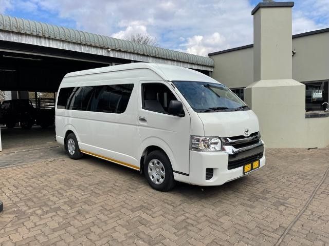 Rental Mobil Kapasitas 10 Orang,