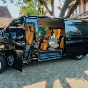 Sewa Hiace Premio Luxury