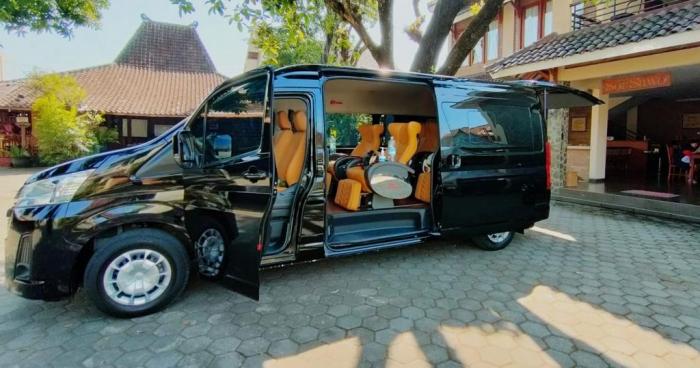 Sewa Hiace Premio Luxury